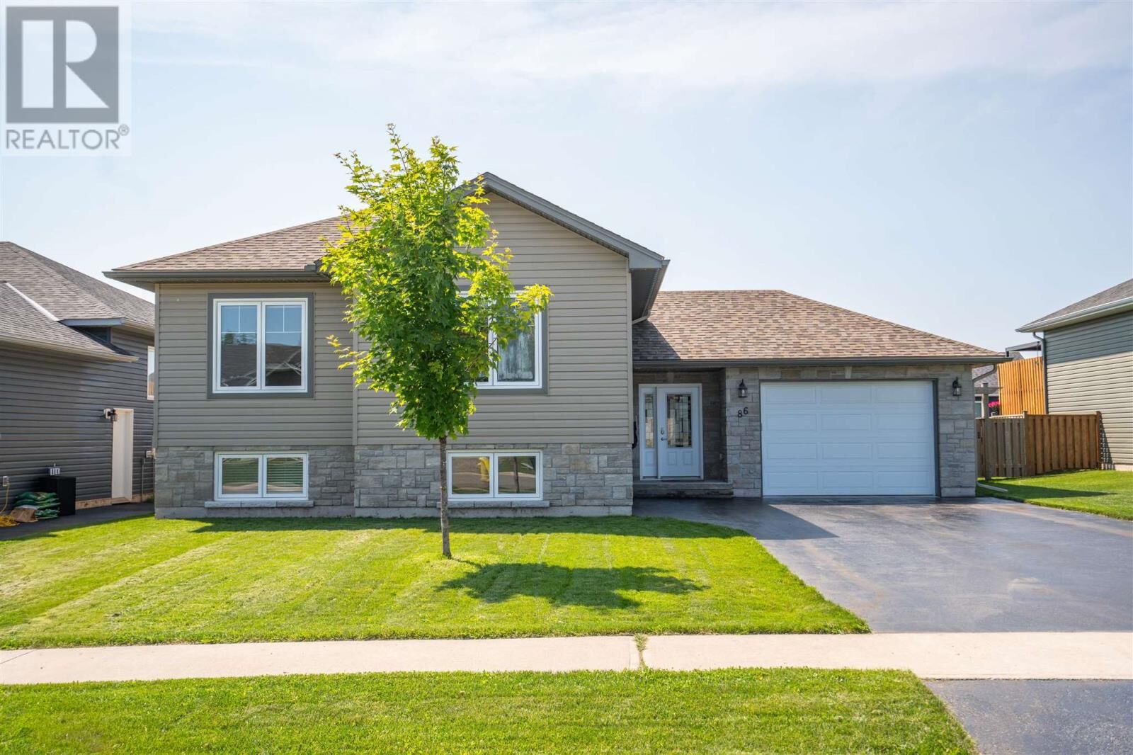 Photo de la propriété:  86 Chatfield Dr  ON P6C 0B1 