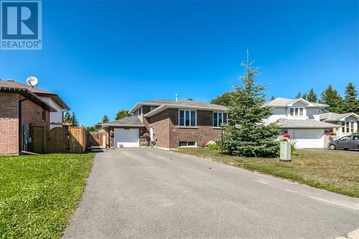 Property Photo:  26 Monique Crescent  ON P3L 1C6 