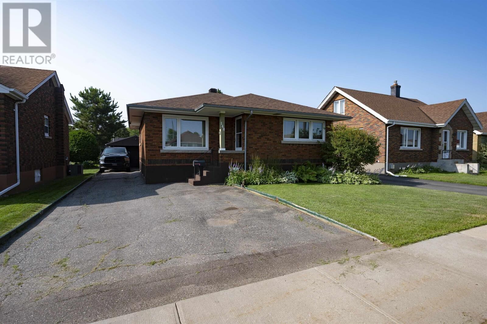 Property Photo: 148 Brock Street East ON P7E 4H2