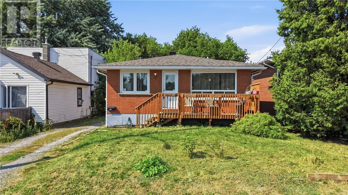 Photo de la propriété:  398 Bond Street  ON P3B 2K2 