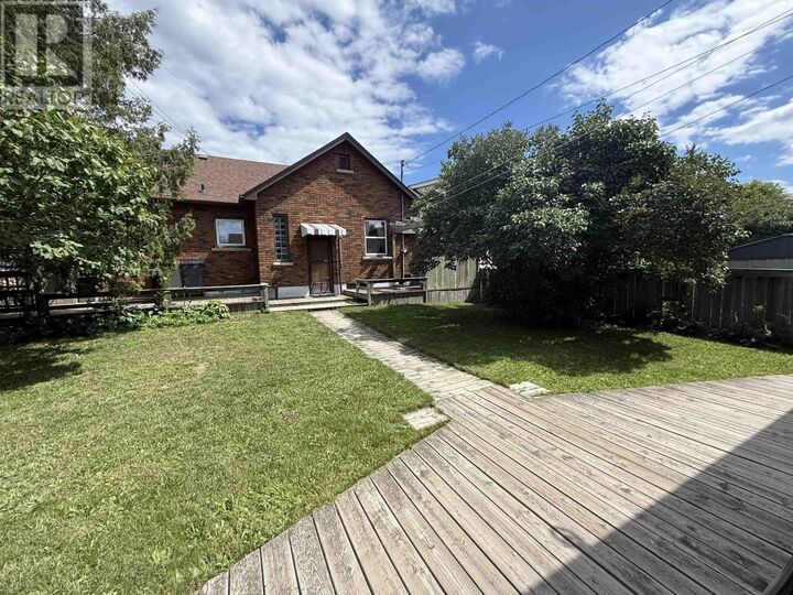 Property Photo:  701 Sprague Street  ON P7E 1V5 