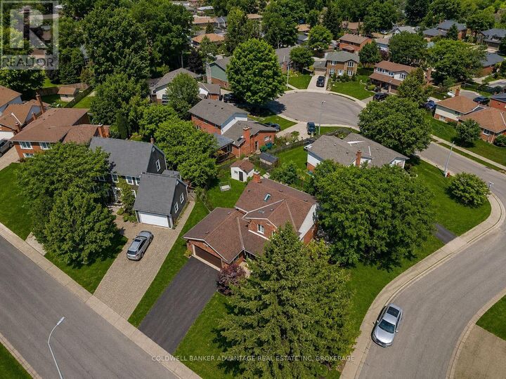 Property Photo:  28 Dixon Crescent  ON L3C 6P4 