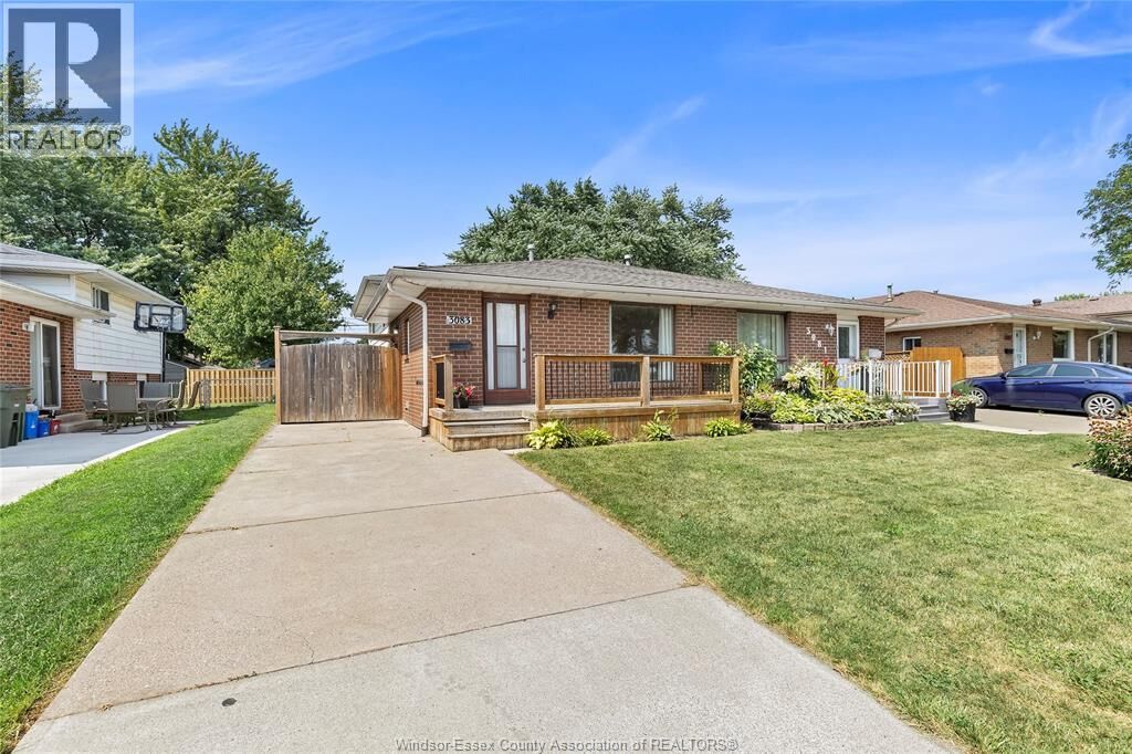 Property Photo:  3083 Jefferson Boulevard  ON N8T 3H8 