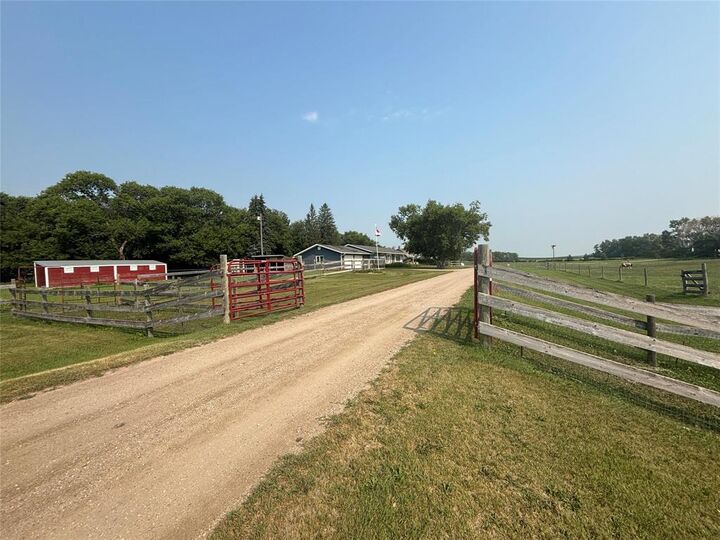 Property Photo:  97099 13 Road Northwest  MB R0K 1G0 