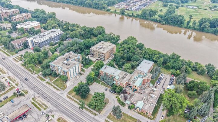 Property Photo:  1954 Henderson Highway  MB R2G 1P2 