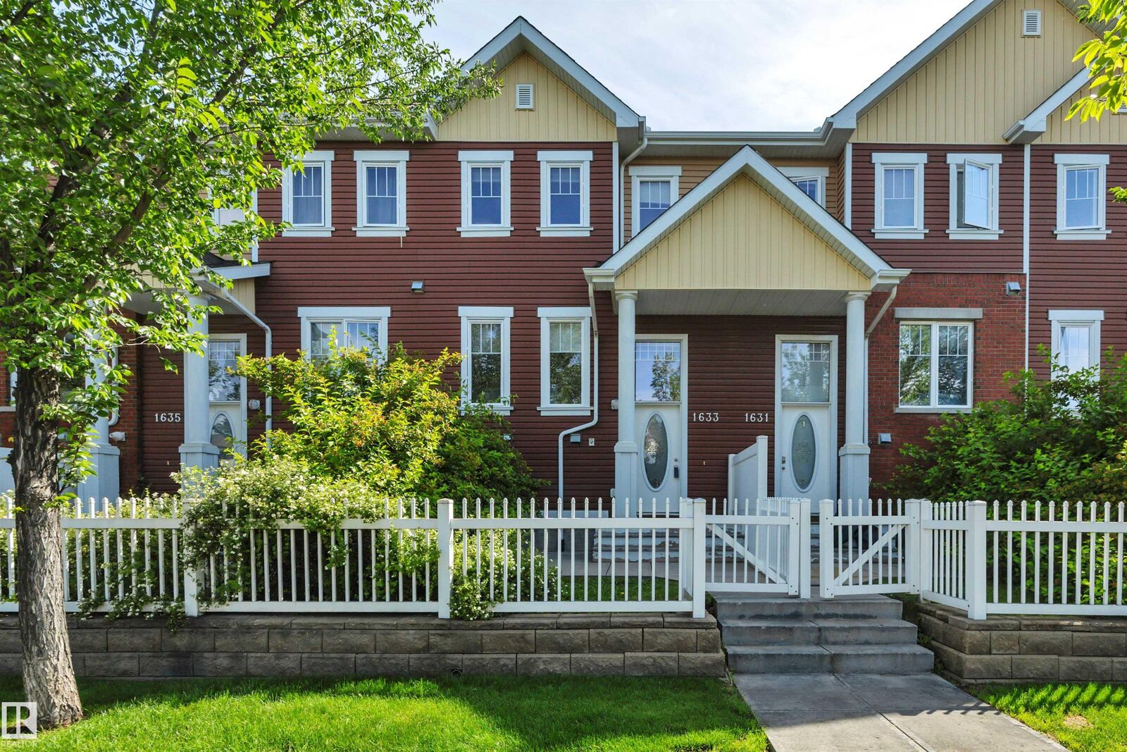 Property Photo:  1633 Towne Centre Boulevard NW  AB T6R 0S3 