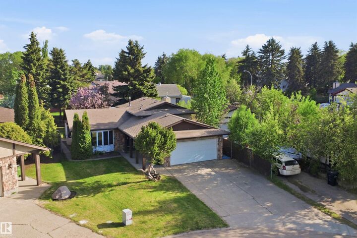 Property Photo:  2107 40 Street NW  AB T6L 4E9 