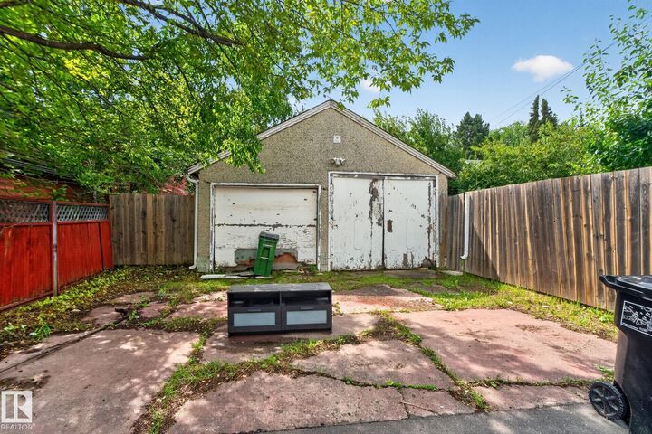 Property Photo:  10508 67 Avenue NW  AB T6H 1Z5 