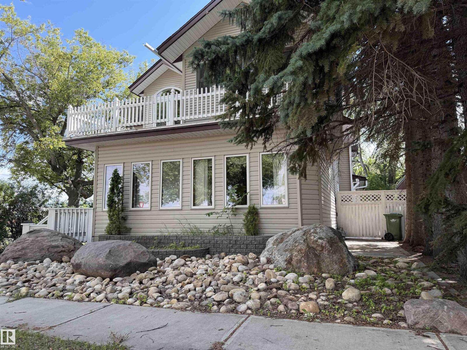 Property Photo: 5001 42 Avenue AB T9A 0B5