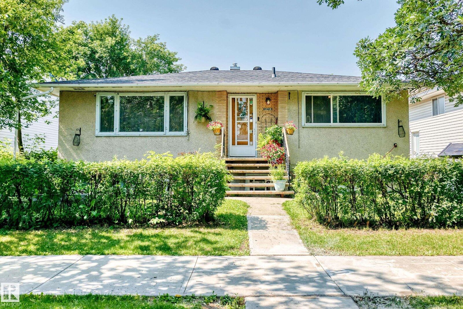 Property Photo:  12718 126 Street NW  AB T5L 0X8 
