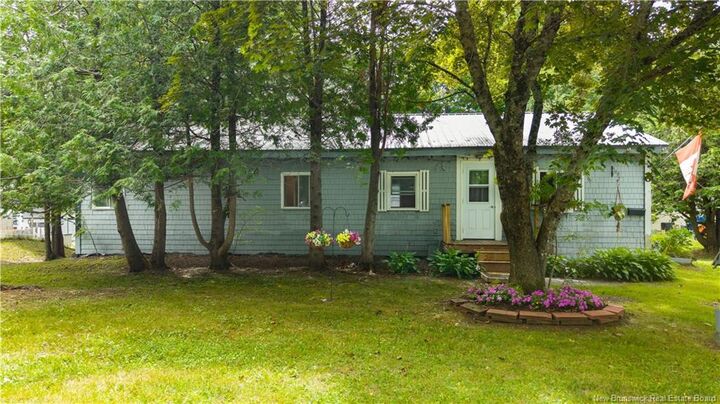 Property Photo:  6 Parkwood Drive  NB E3L 2W2 