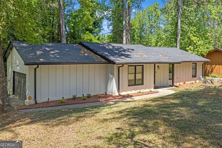 Property Photo: 3352 Idlecreek Way GA 30032