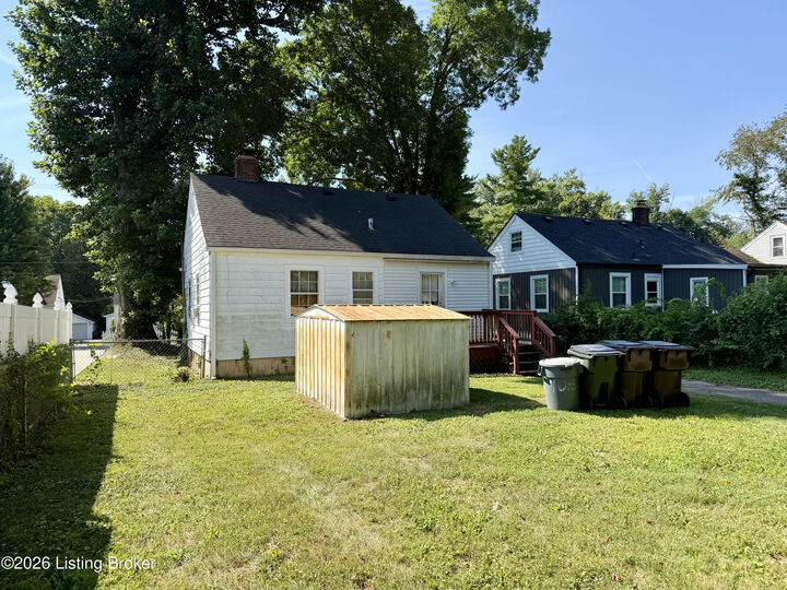 Property Photo: 4033 Massie Ave KY 40207