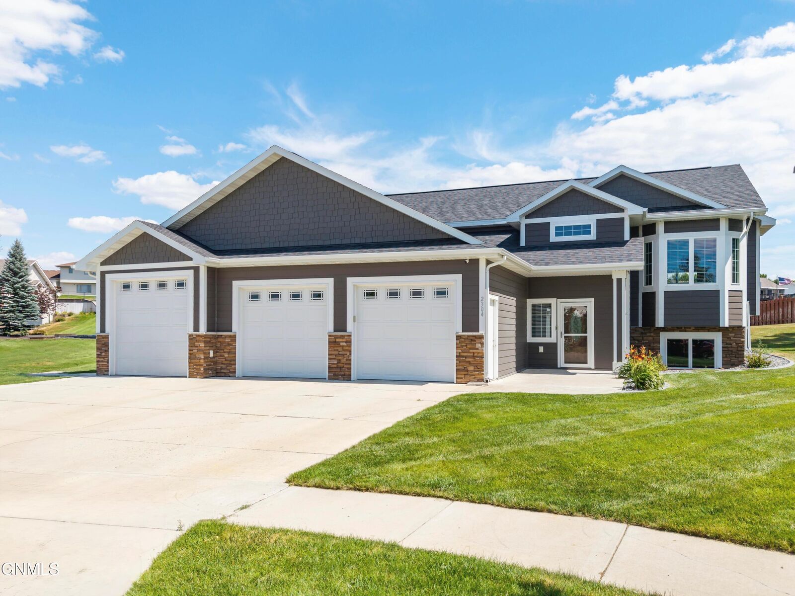 Property Photo: 2304 Eastview Place SE ND 58554