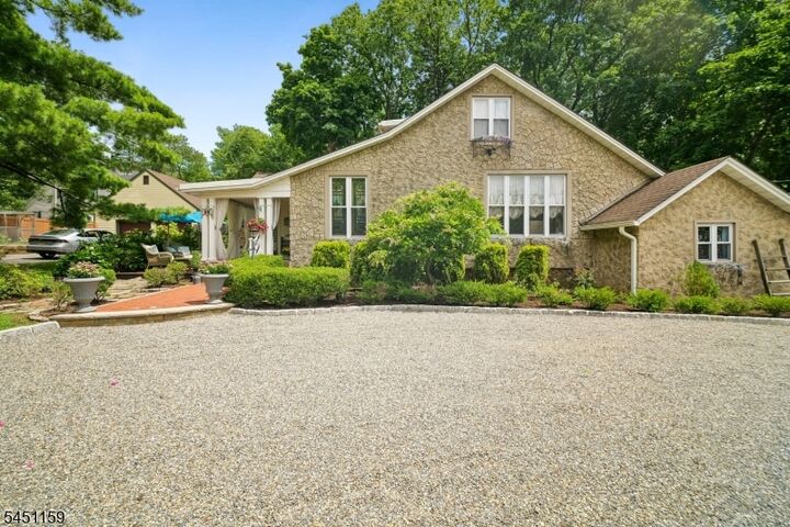 Property Photo: 40 Edgewood Ave NJ 07052
