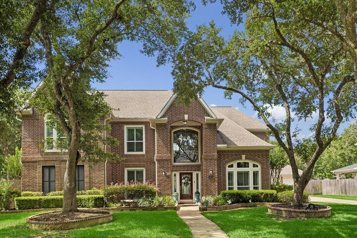 Property Photo: 26 Epping Forest Way TX 77479