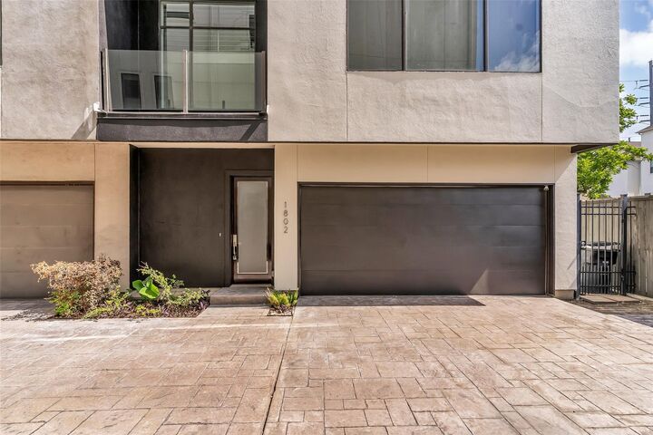 Property Photo:  1802 Hickory Street  TX 77007 