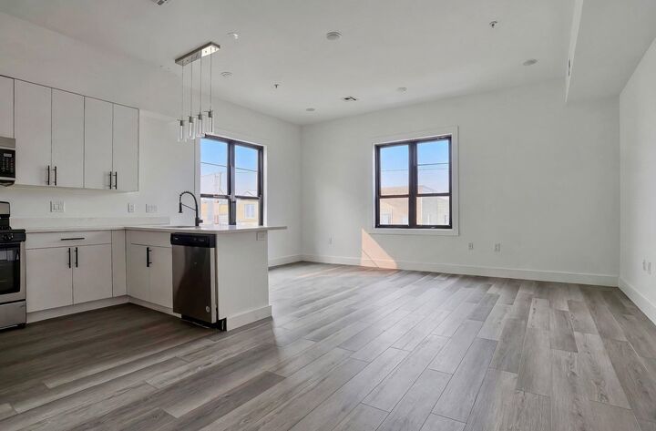 Property Photo:  425 Avenue C 501  NJ 07002 