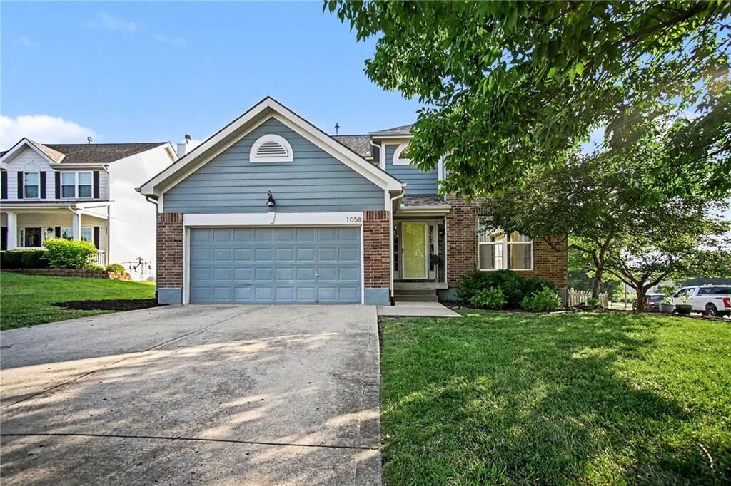 Property Photo: 1058 Maple Woods Terrace MO 64068