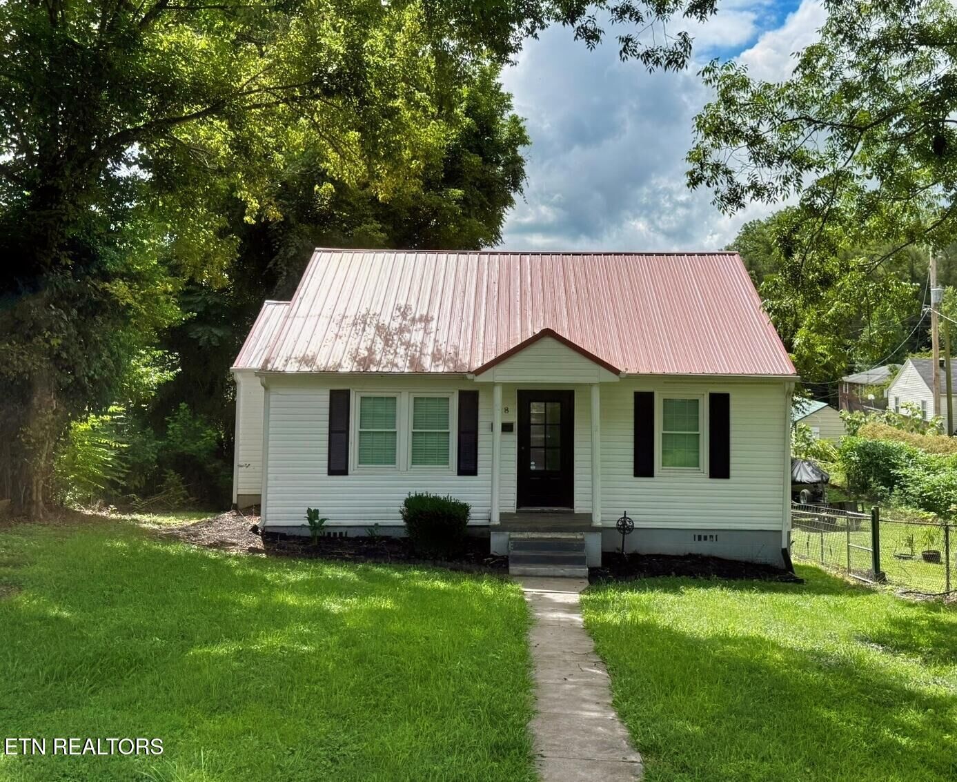 Property Photo:  118 E Kentucky Ave  TN 37766 