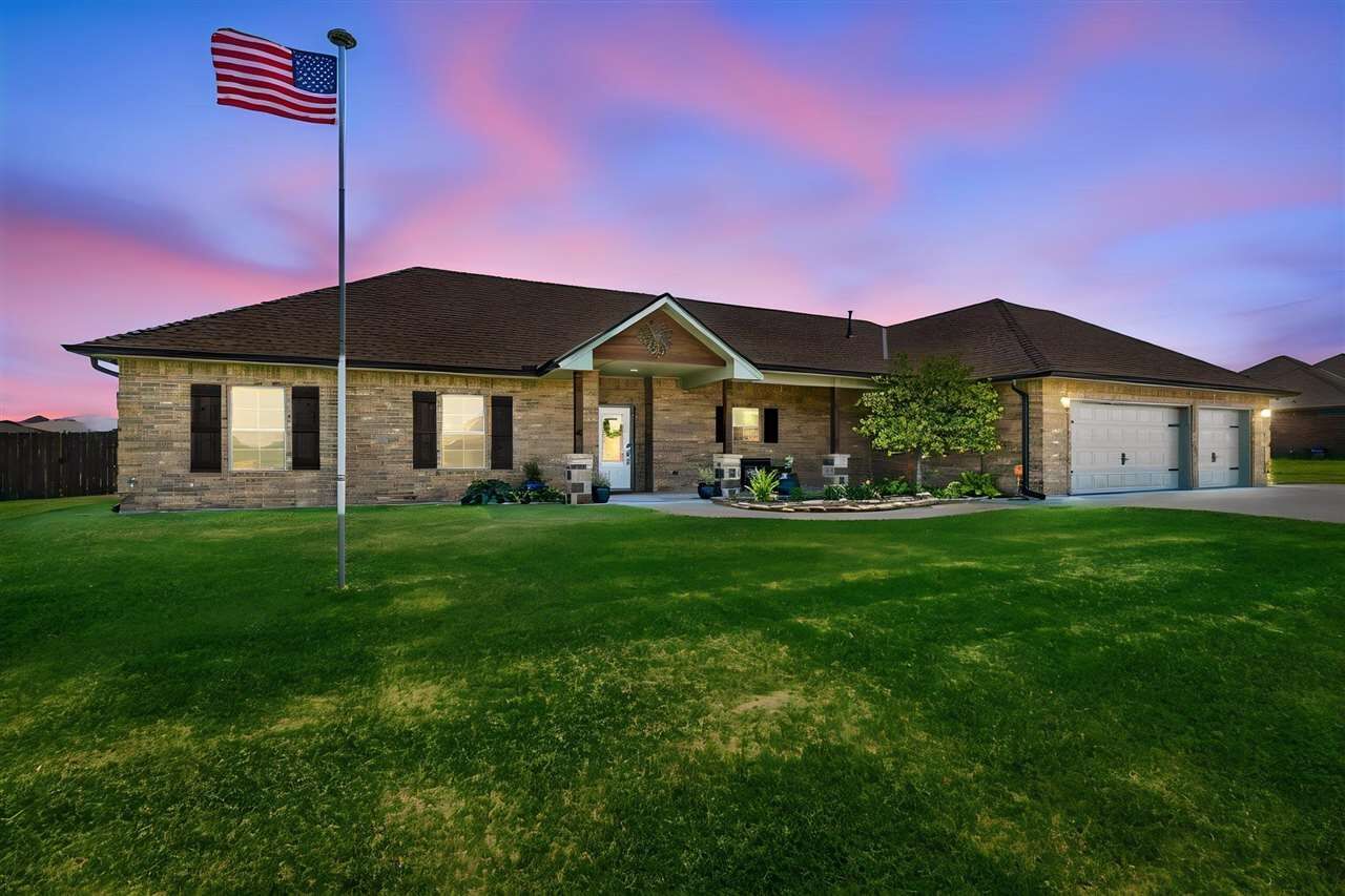 Property Photo:  5468 NE Elk Point Rd  OK  