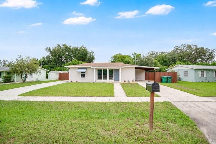 Property Photo:  1109 Cobblestone Avenue  FL 32725 