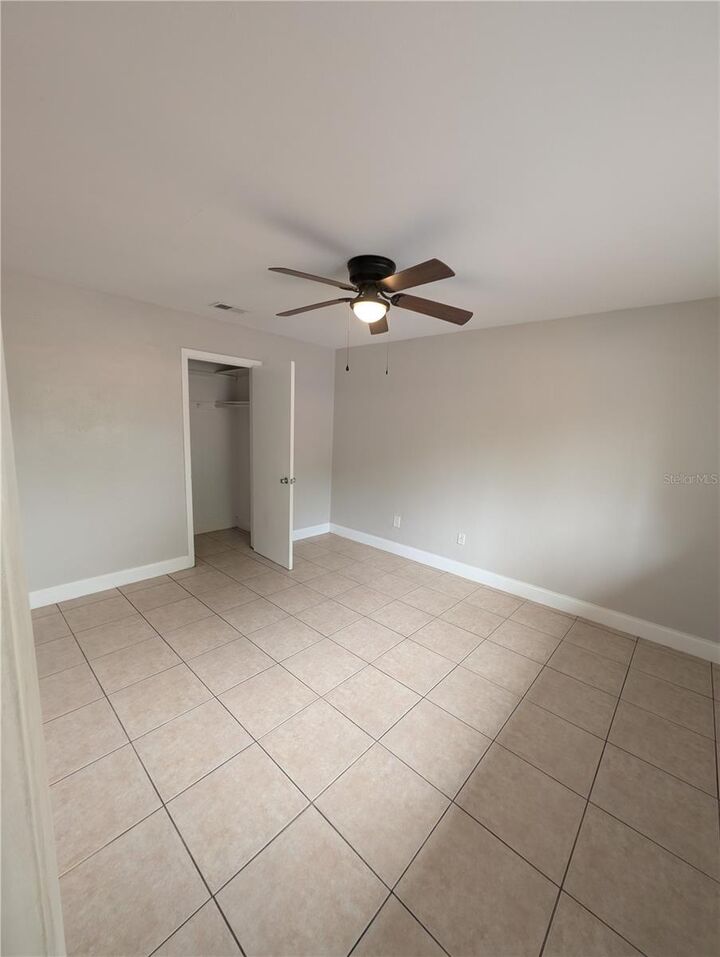 Property Photo: 803 NW 40th Avenue FL 32609