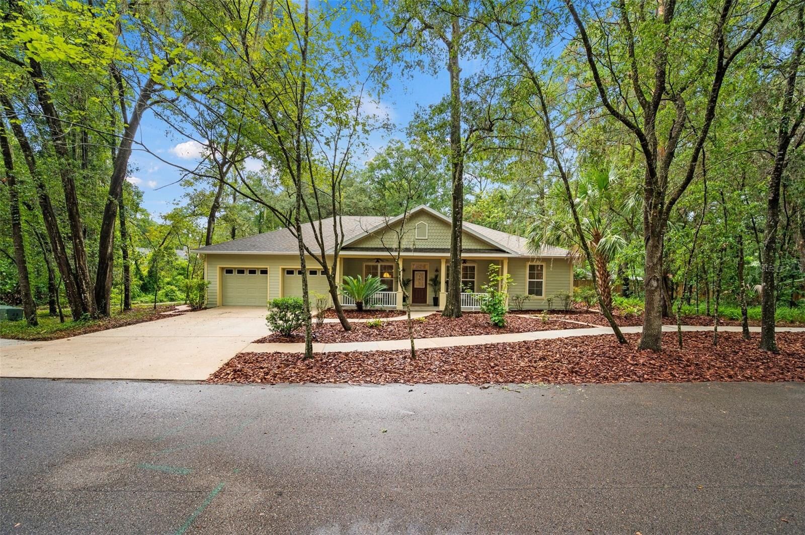 Property Photo: 3883 SW 21st Drive FL 32608