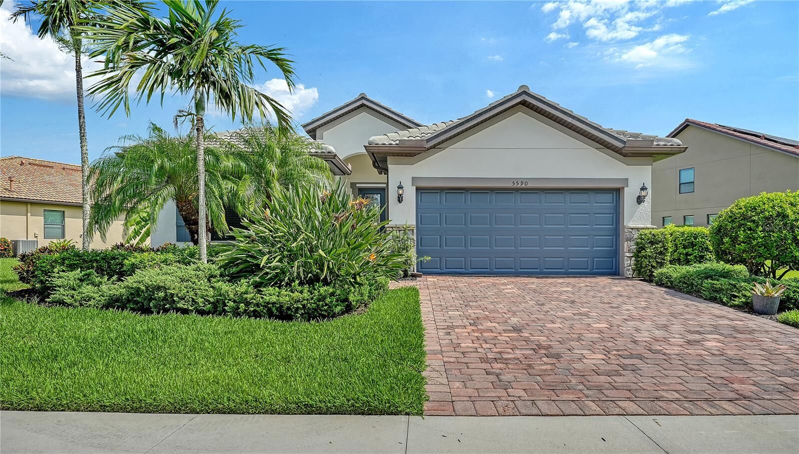 Property Photo:  5590 Rain Lily Court  FL 34238 
