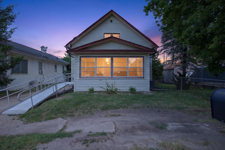 Property Photo:  302 Cass Avenue  MI 49203 