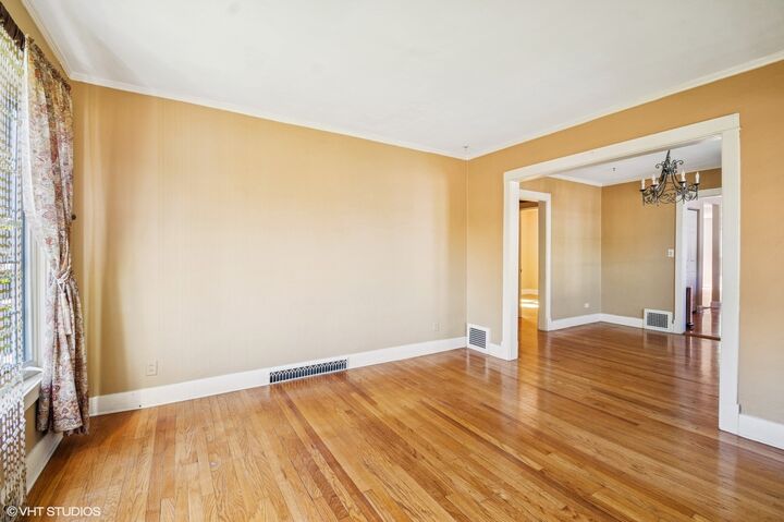 Property Photo: 344 W Maple Street IL 60148