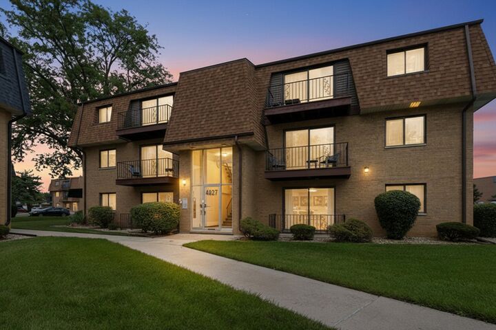 Property Photo:  4827 W 109th Street 101  IL 60453 