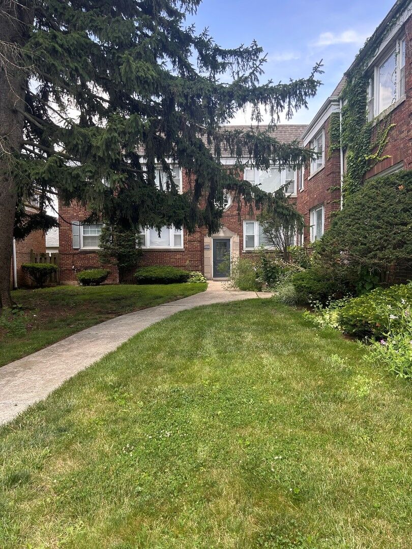 Property Photo: 10518 S Artesian Avenue 1N IL 60655