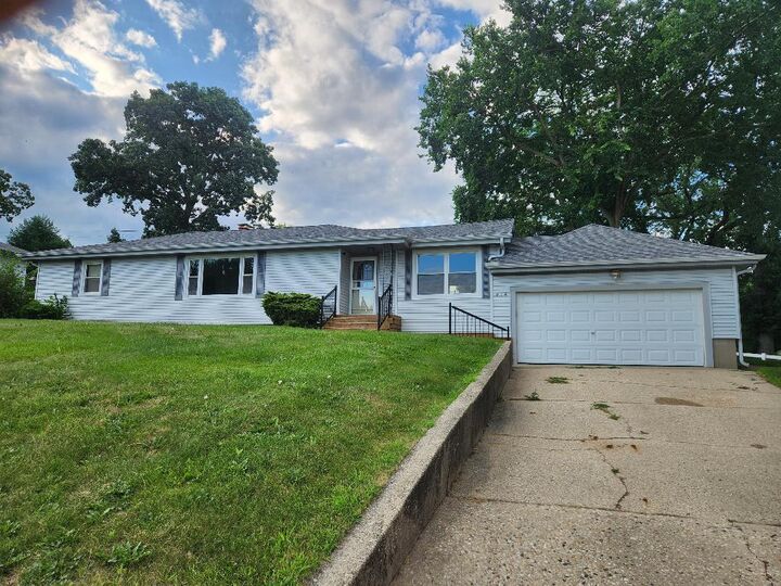 Property Photo: 914 Oakleaf Avenue IL 60051