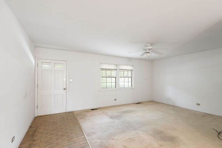 Property Photo: 751 Twisted Oak Lane IL 60089
