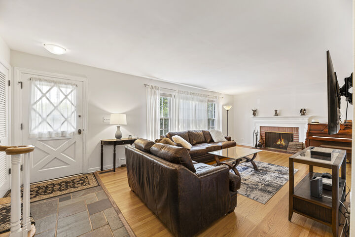 Property Photo: 1130 E Lake Avenue IL 60025