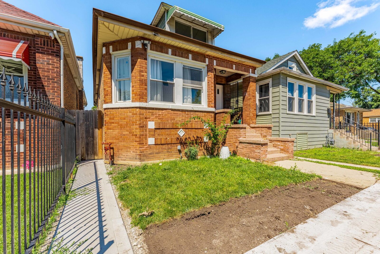 Property Photo:  7008 S Oakley Avenue  IL 60636 