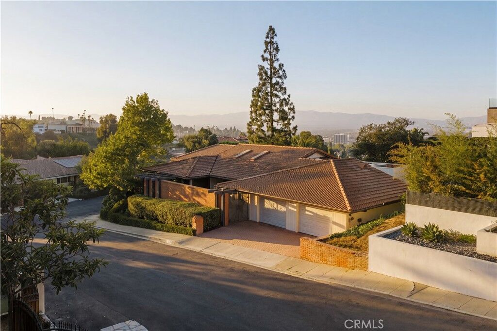 Property Photo: 16347 Mandalay Drive CA 91436