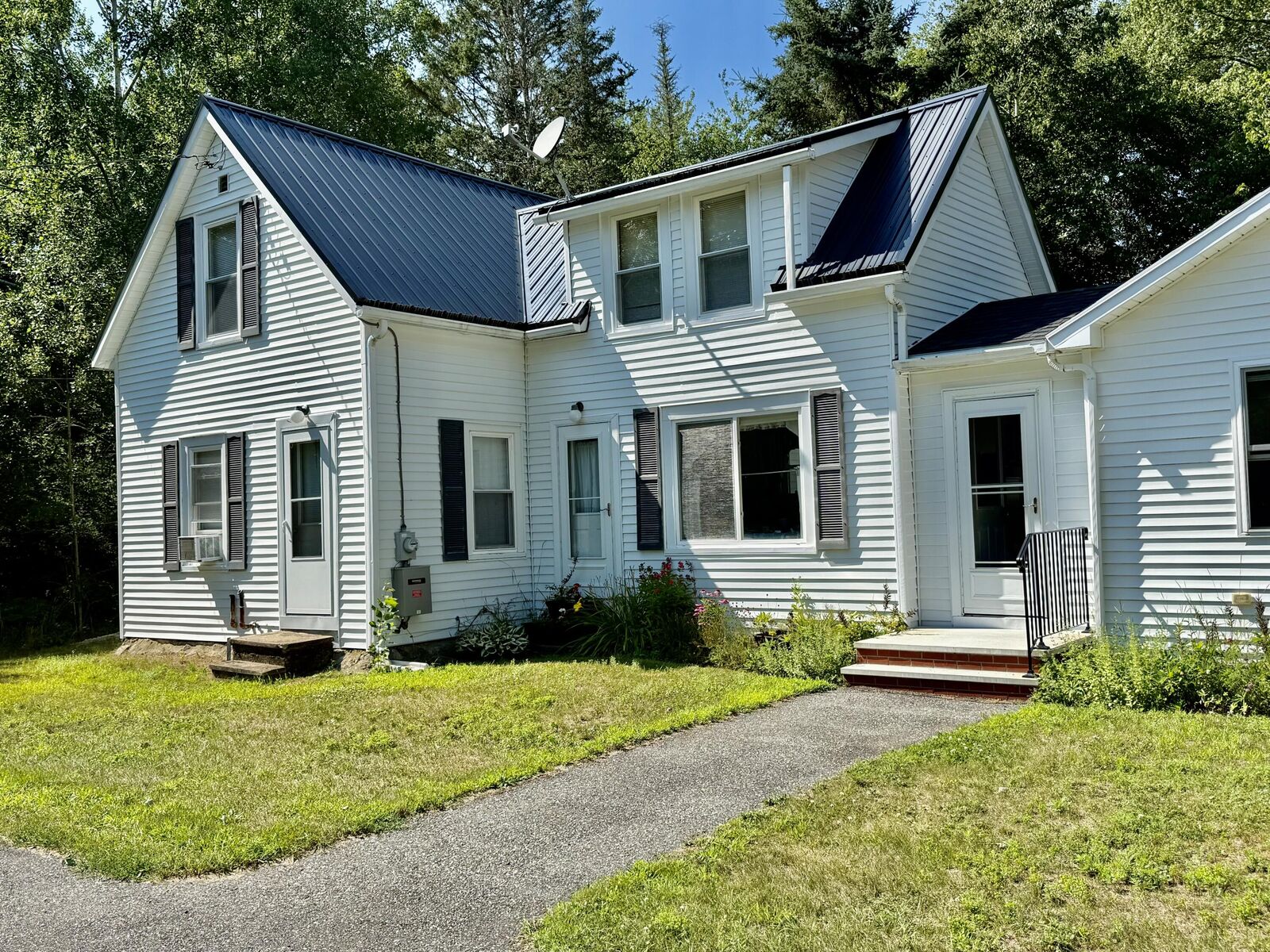 Property Photo: 1036 US-1 ME 04680