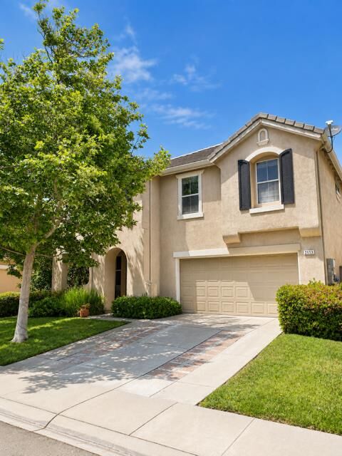 Property Photo: 2113 Yarnell Way CA 95758