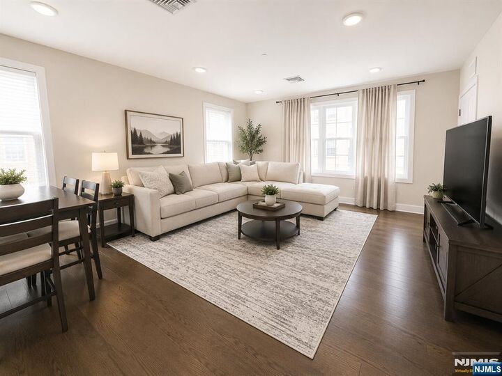 Property Photo:  