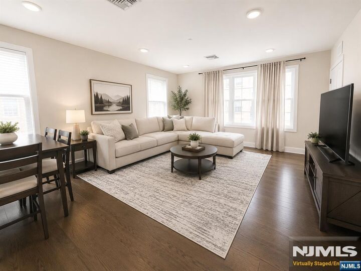 Property Photo:  