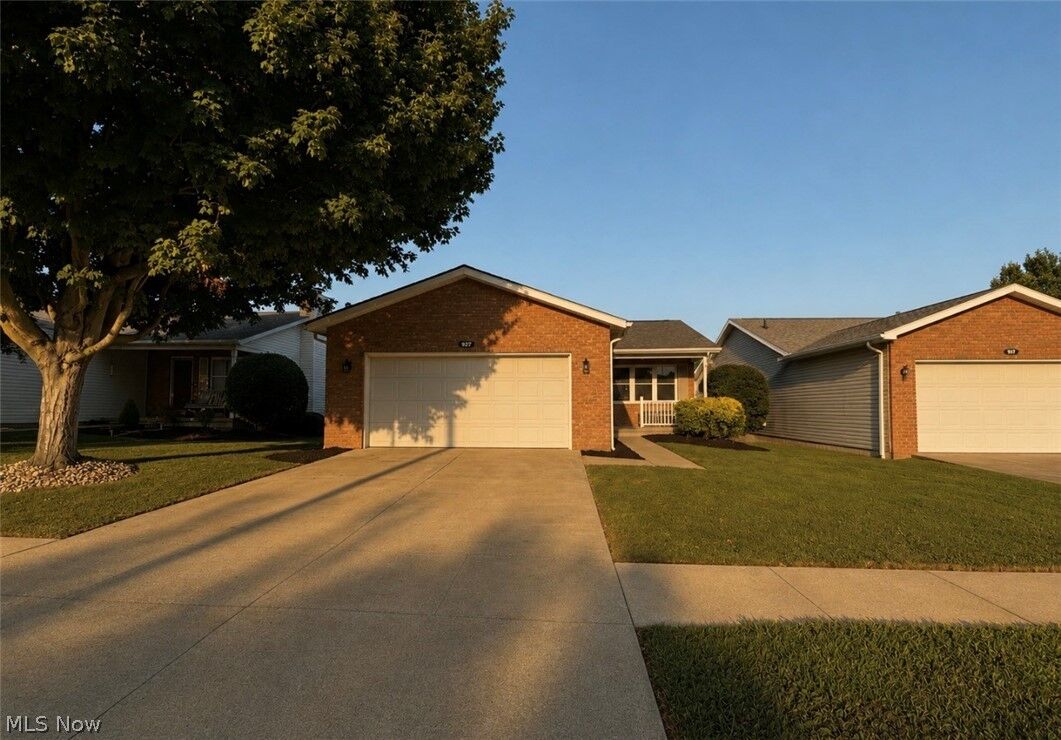 Property Photo:  927 Pepperwood Drive  OH 44691 