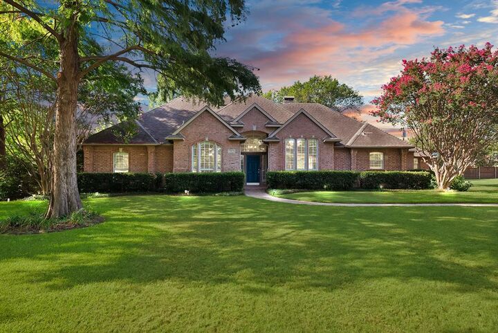 Property Photo: 165 E Dove Road TX 76092