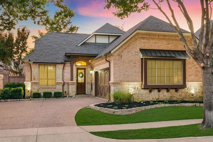 Property Photo:  218 Versailles Lane  TX 76248 
