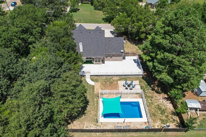 Property Photo:  401 E Oakdale Street  TX 76059 
