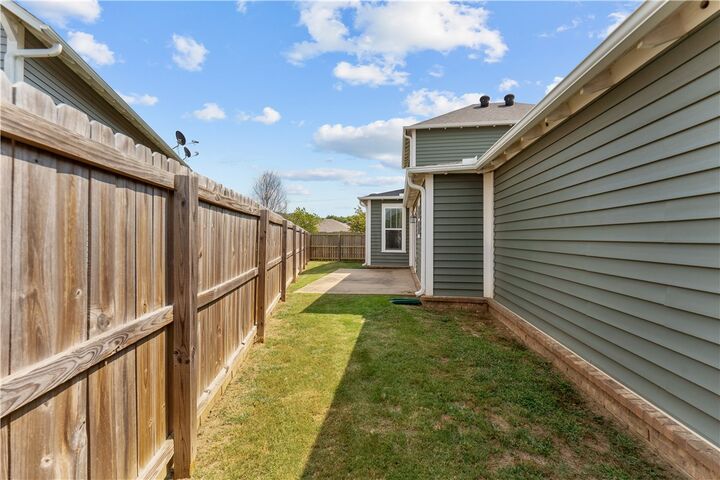 Property Photo:  1308 S Lyndon Crossing  AR 72704 