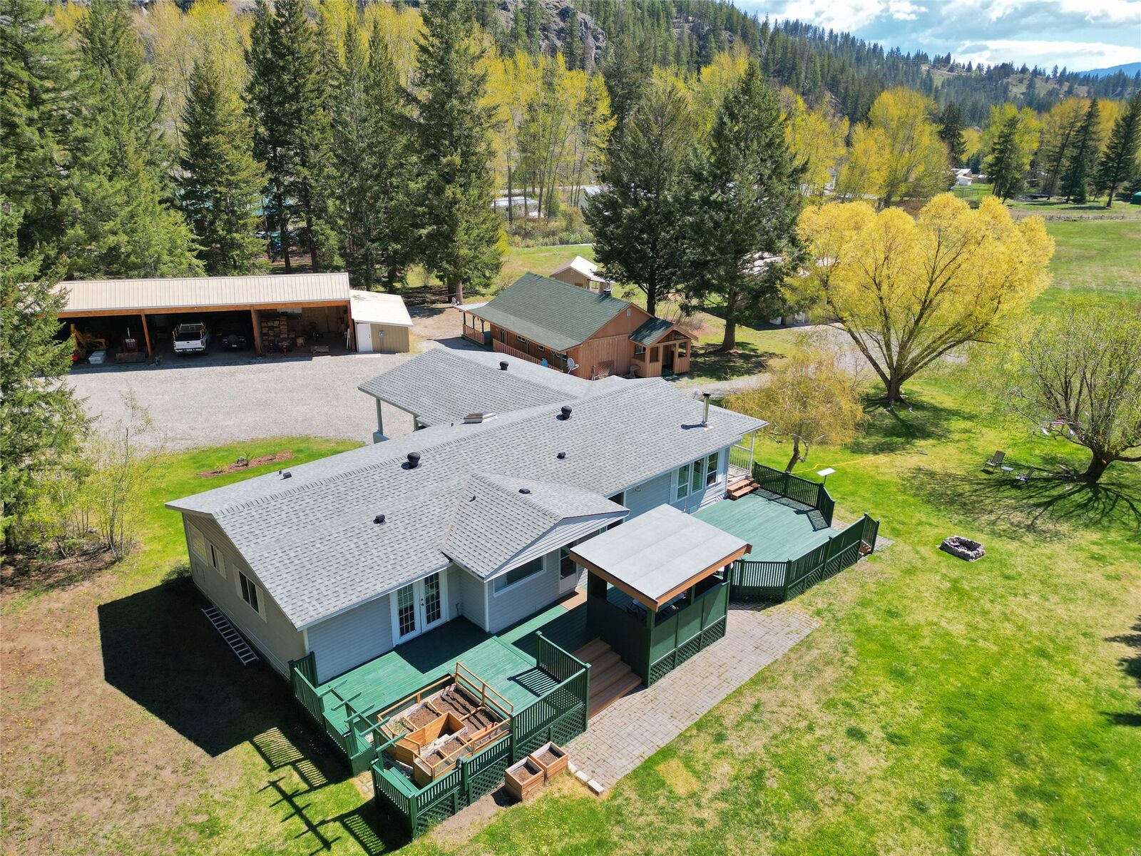 Property Photo: 1094 Highway 5A BC V0X 1W0