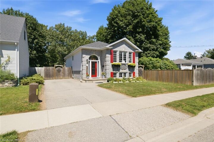Property Photo: 3 Wood Street ON N3R 2K4
