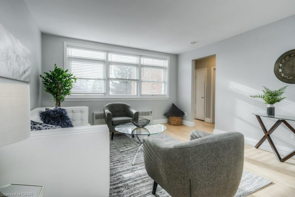 Property Photo:  141 Chapel Street 10  ON N2H 2T6 
